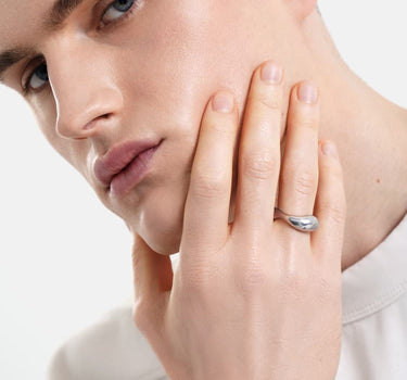 膨らんだシルバーリング