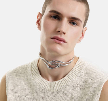 有機的な形のシルバーネックレス