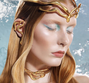 有機的な形のゴールドクラウン