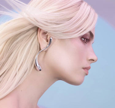 大きなS字雫イヤリング – シルバー