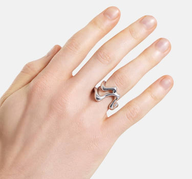 彫刻的なシルバーリング