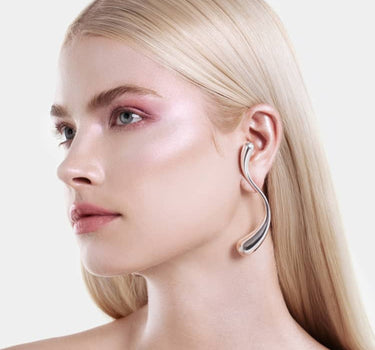 大きなS字雫イヤリング – シルバー