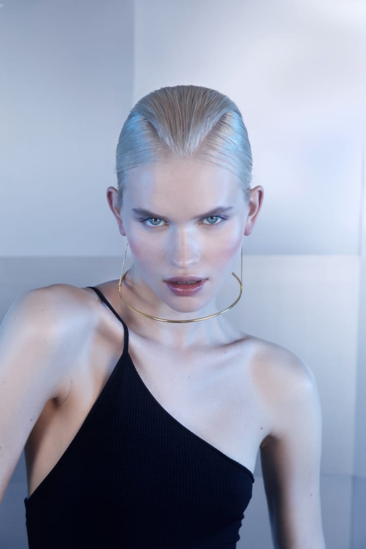 ユニークなゴールドネックレス