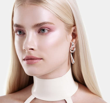 大きなツイスト雫イヤリング – シルバー