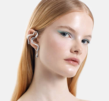 うねるシルバーイヤーカフ