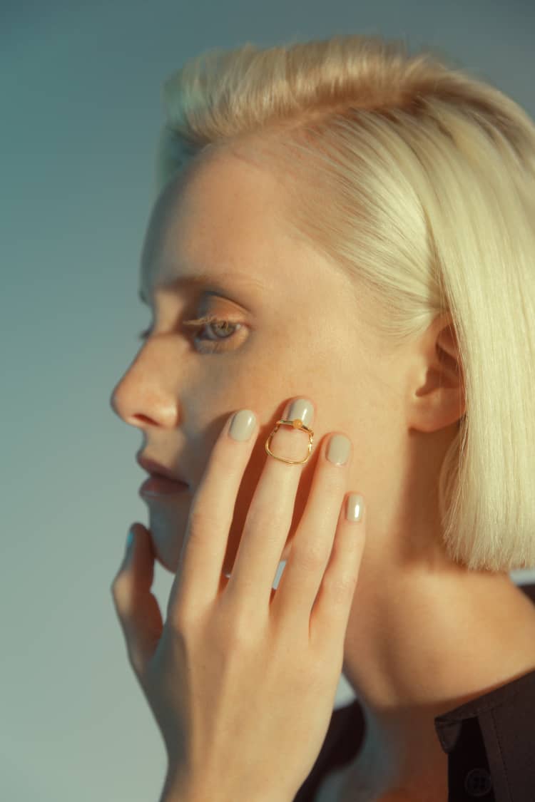 チェーン付きゴールドネイルリング