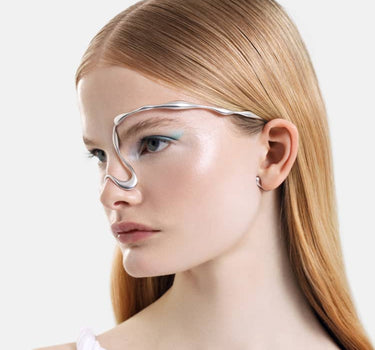 有機的な形のシルバーフェイスジュエリー