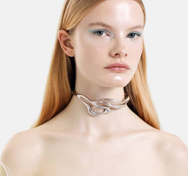 有機的な形のシルバーネックレス