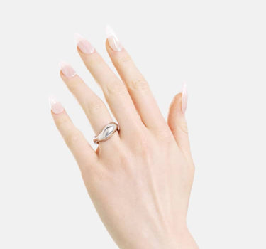 膨らんだシルバーリング