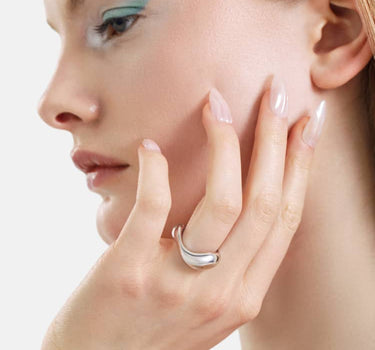 膨らんだシルバーリング