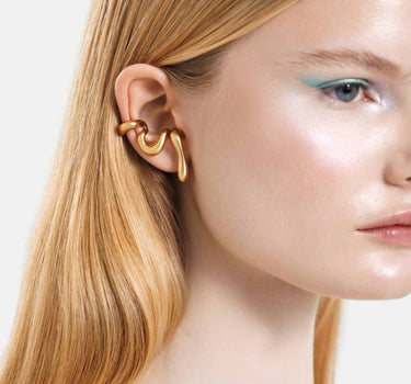 無限の有機的なゴールドイヤーカフ