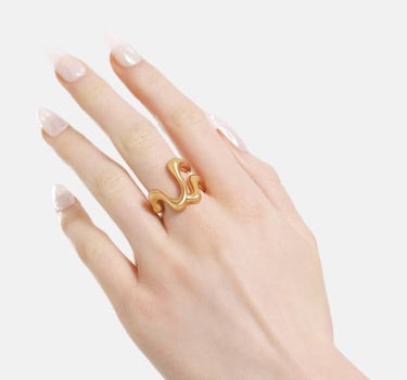 彫刻的なゴールドリング