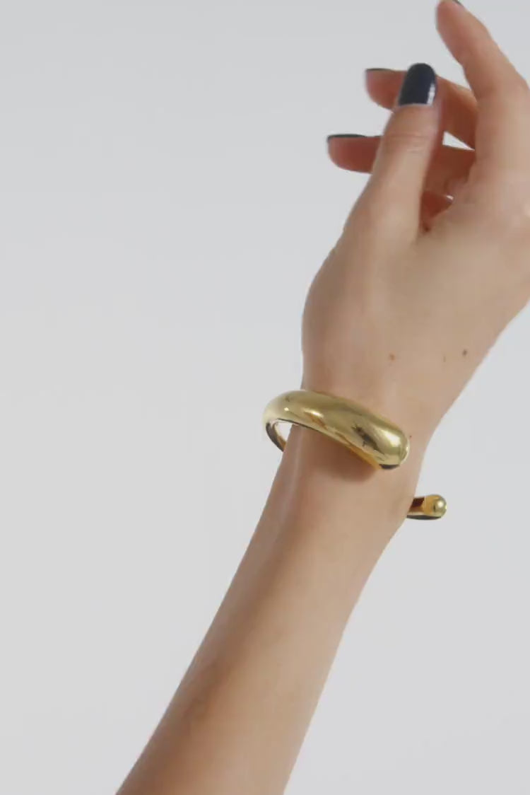 ゴールドトルクバングルブレスレット