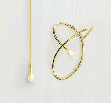 Gold ear cuff and earring with pearl